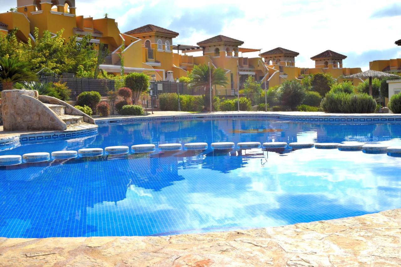 Con Hermoso Jardin Y Ac * Isla Plana